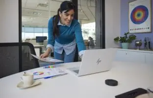 AG Insurance : plus d’uniformité dans le travail hybride grâce à Poly