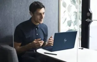 Laptop van 14 of 16 inch: welk formaat past bij hybride werk?