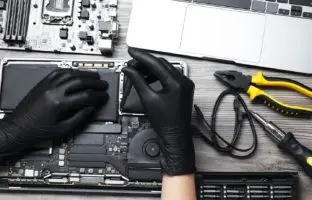 Recht op reparatie: wat de Europese richtlijn verandert voor je laptops