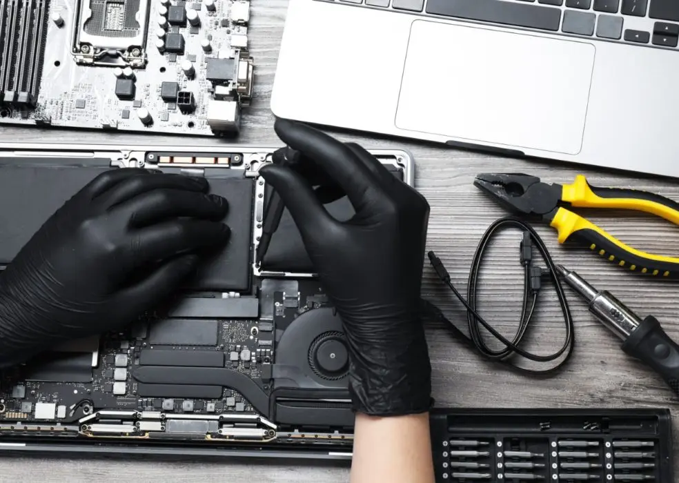Recht op reparatie: wat de Europese richtlijn verandert voor je laptops