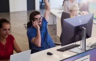 Livre blanc: L’environnement de travail hybride est important pour les employés